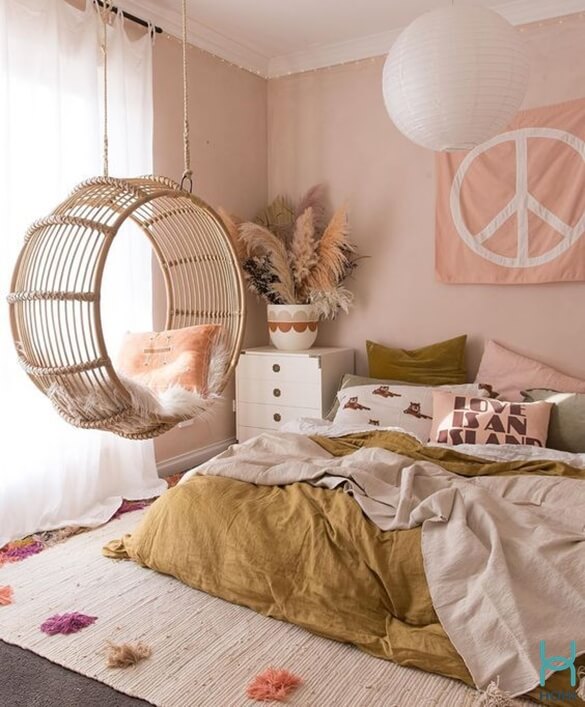 trang trí phòng ngủ nhỏ không giường tông màu hồng đào và vàng chanh