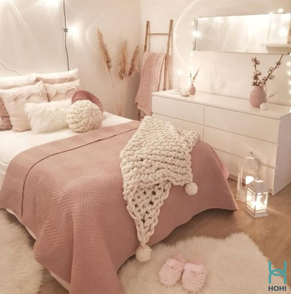 trang trí phòng ngủ màu hồng trắng đơn phong cách châu âu