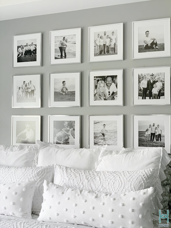 cách treo ảnh gia đình đen trắng lên tường phòng ngủ đơn giản.